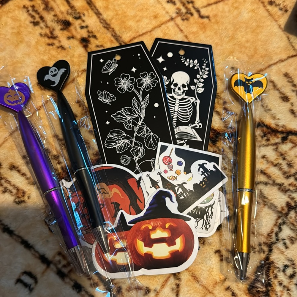 Blind Date with a Book Mystery Bundle: Halloween Version 🎃 - Picture 4 of 4